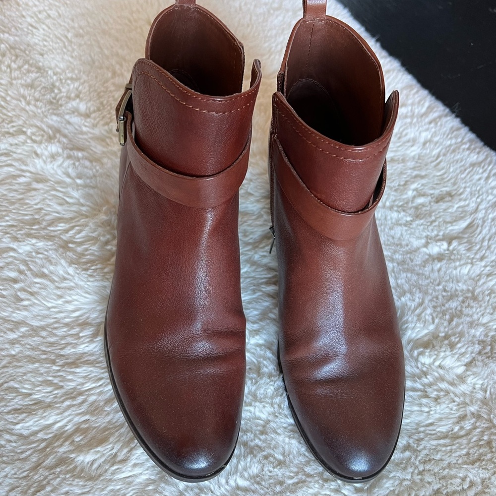 Brown boots Vince Camuto. Size 10